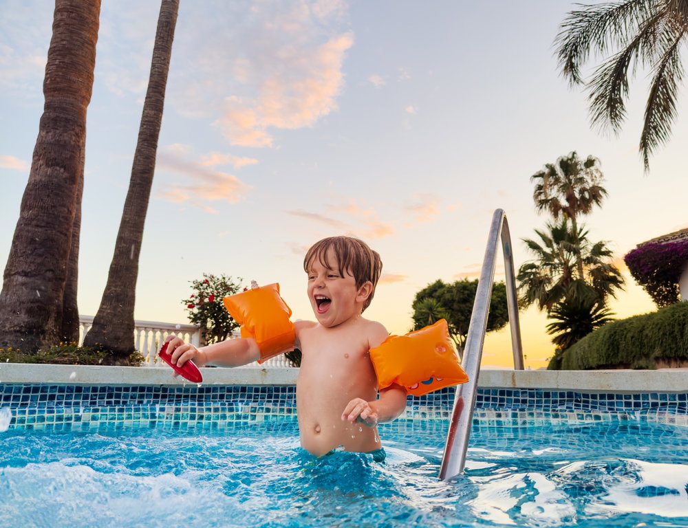 Costa Blanca pool numbers soar as tourism boom brings another busy August