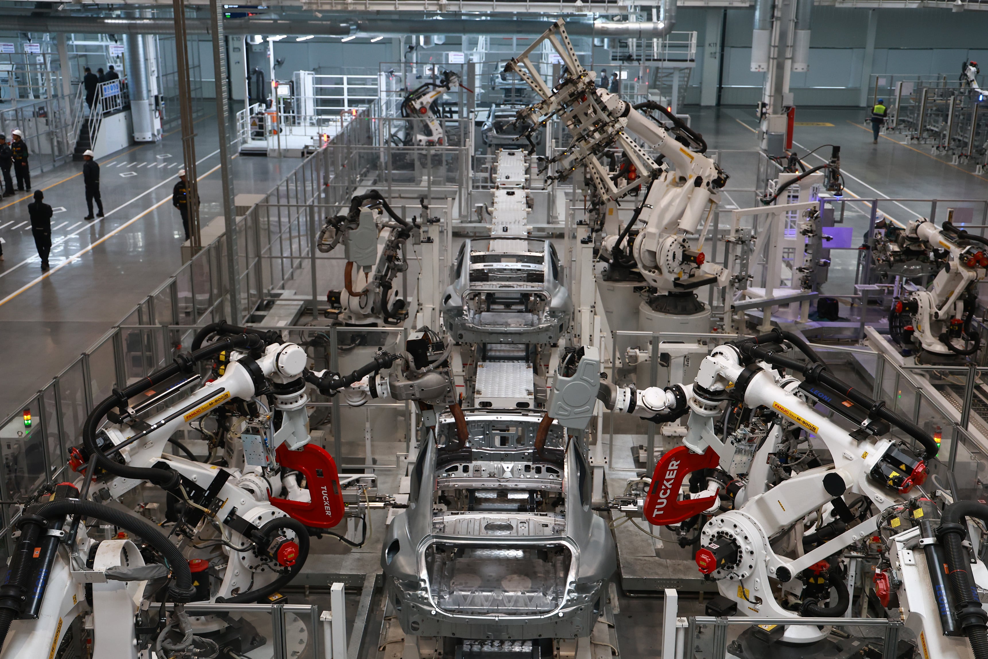 ¿Es China una superpotencia tecnológica? Los gráficos de su fuerza en robots, patentes y notas de PISA