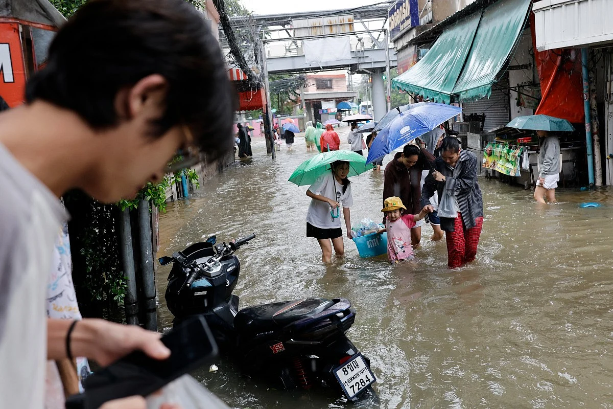 Heavy rain and flooding in Bangkok disrupts traffic and prompts evacuations