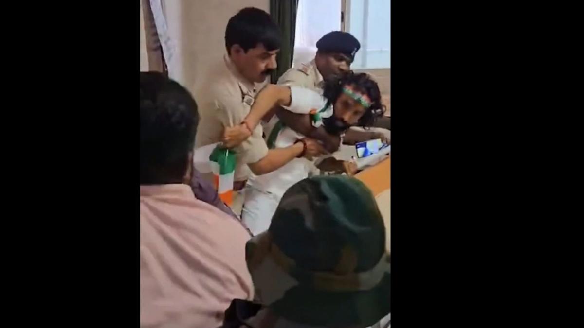 Jharkhand job exam protesters take out 'Tiranga Yatra' in Ranchi; Devendra Mahta ‘not allowed’ to leave hospital