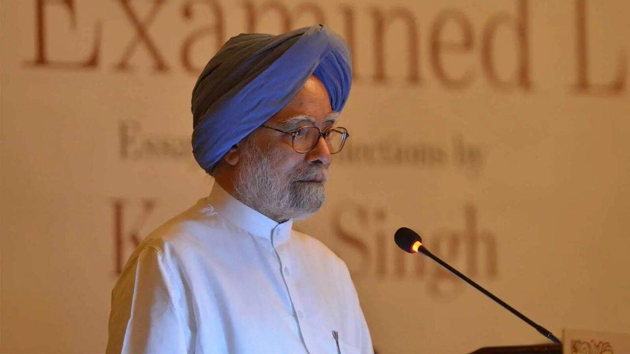 PM Modi, Rahul Gandhi pay tribute to Manmohan Singh on birth anniversary