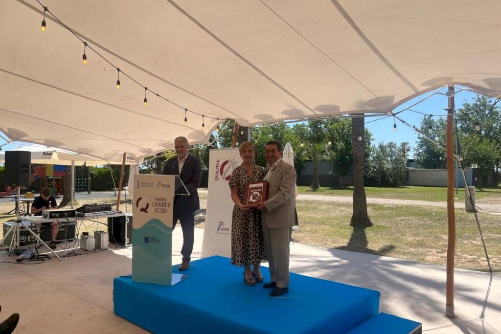 Five Orihuela Costa beaches awarded Qualitur flags for quality and safety