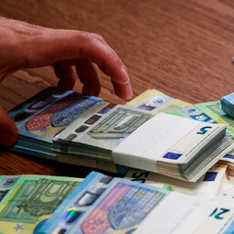 Higher‑ranking civil servants set for another pay rise