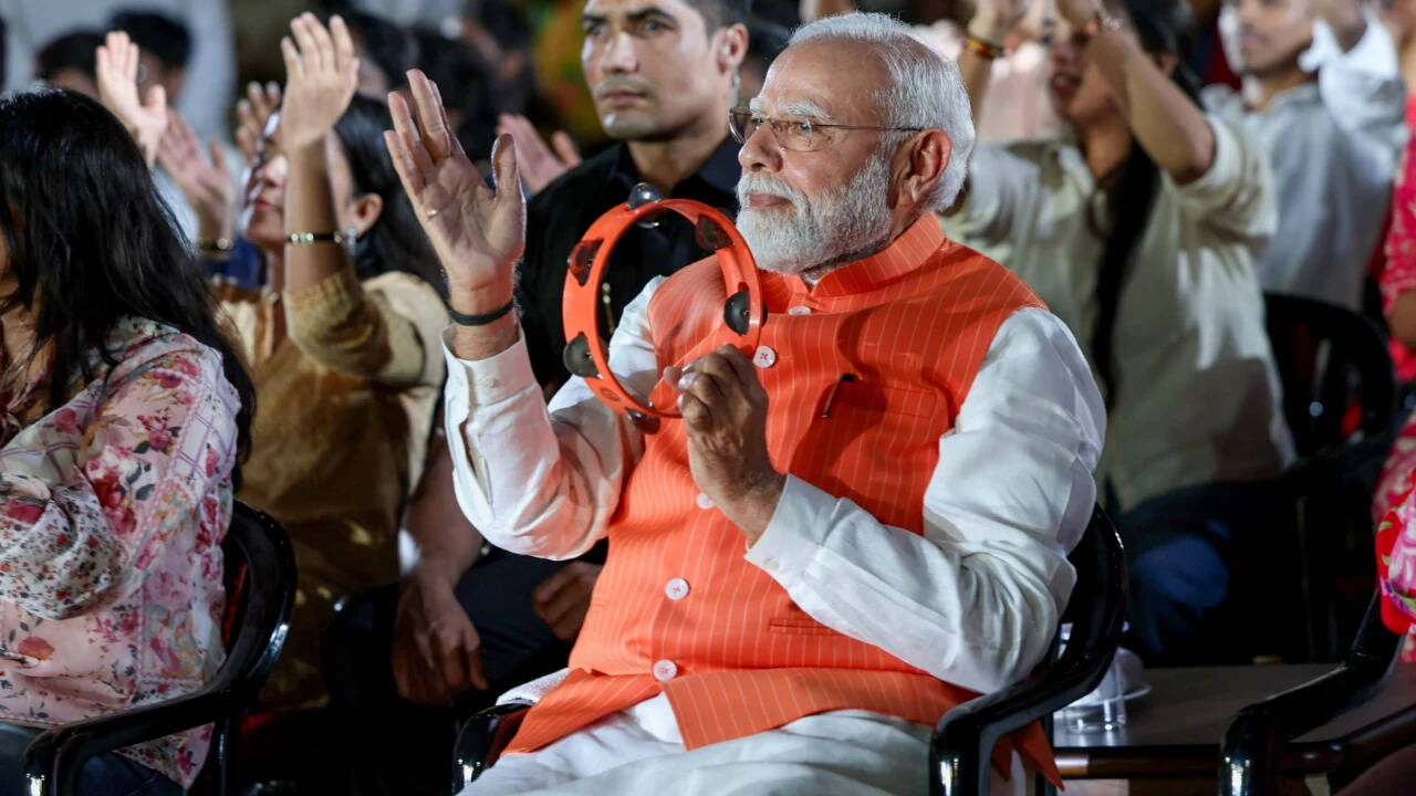 'Time for bhajan clubbing but not for serious questions': Cong takes swipe at PM Modi