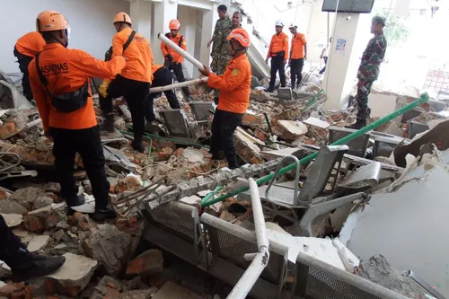 Powerful earthquake rocks Indonesia, causing chaos and casualties