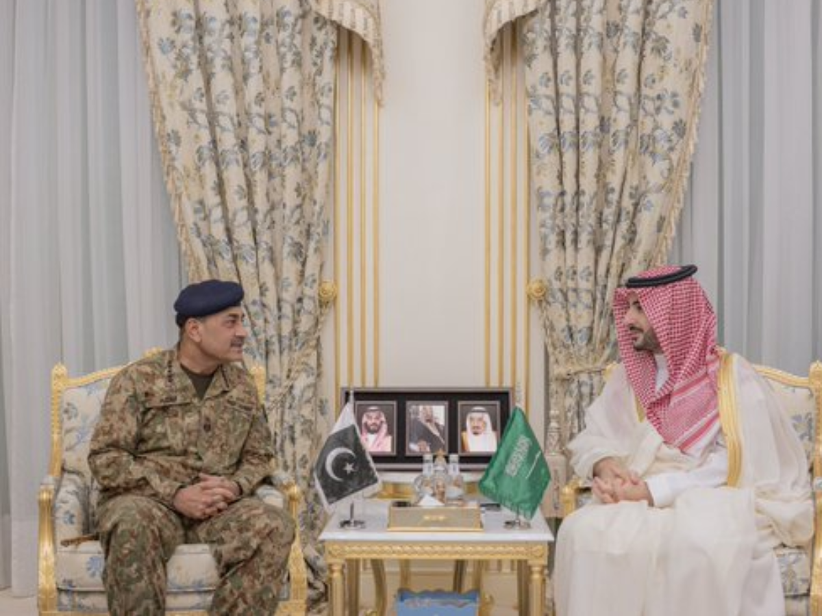 Saudi defence minister reaffirms joint efforts to confront attacks under Makkah pact in meeting with CDF Munir