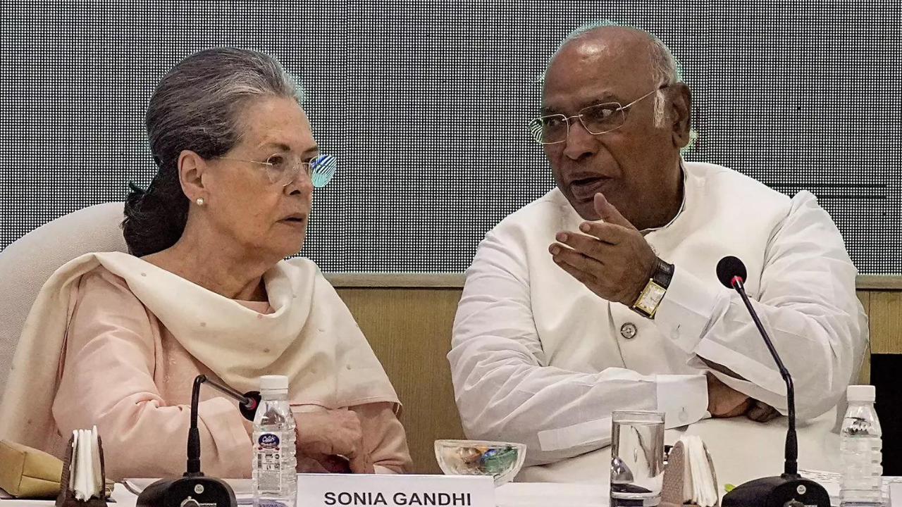 BJP says Sonia opposed full Vande Mataram; Cong says she was seeking chair for Kharge