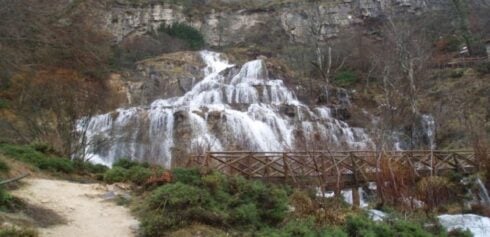 A secret waterfall in Spain’s heartlands reached by a beautiful hike is perfect to escape the heat