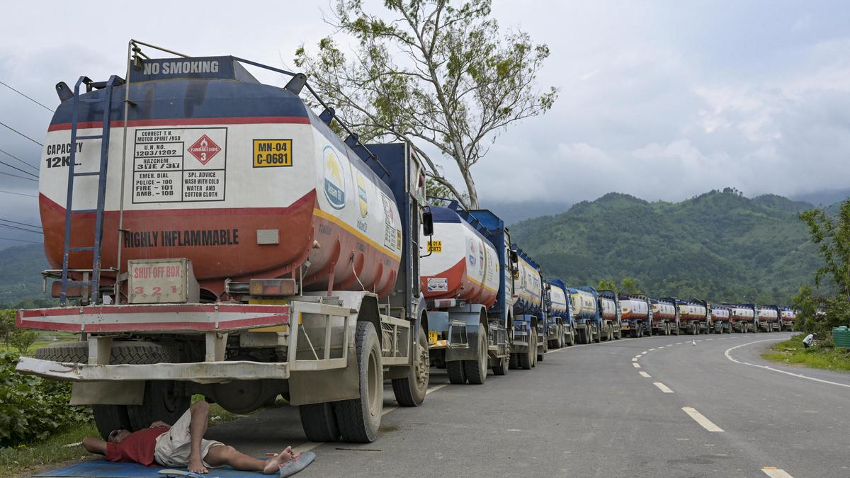Manipur Naga body decides to lift highway blockades