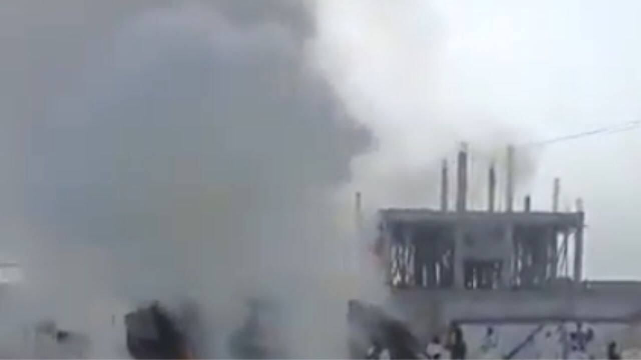 11 dead, 30 hurt in suicide bomb blast near police post in northwestern Pakistan