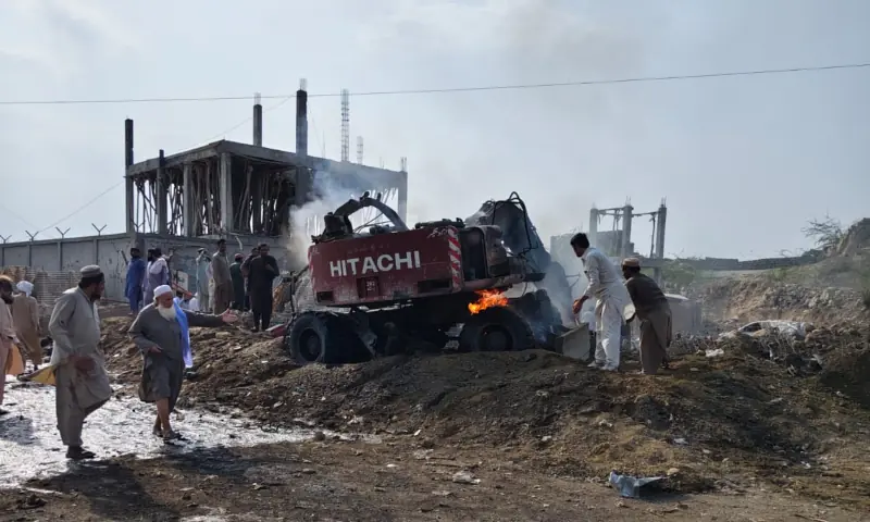 Suicide blast targeting DI Khan police checkpost claims 12 lives, injures 30