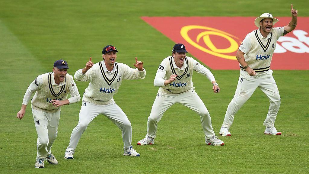 Bears beat Leicestershire to secure ninth title