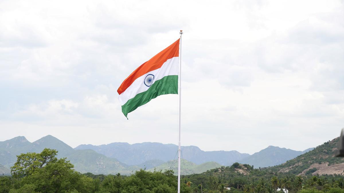 Chaos at Kozhikode Corporation’s I-Day flag-hoisting as councillors simultaneously sing national anthem, Vande Mataram