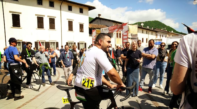 Gazan paracyclists take part in Dublin-Belfast solidarity cycle